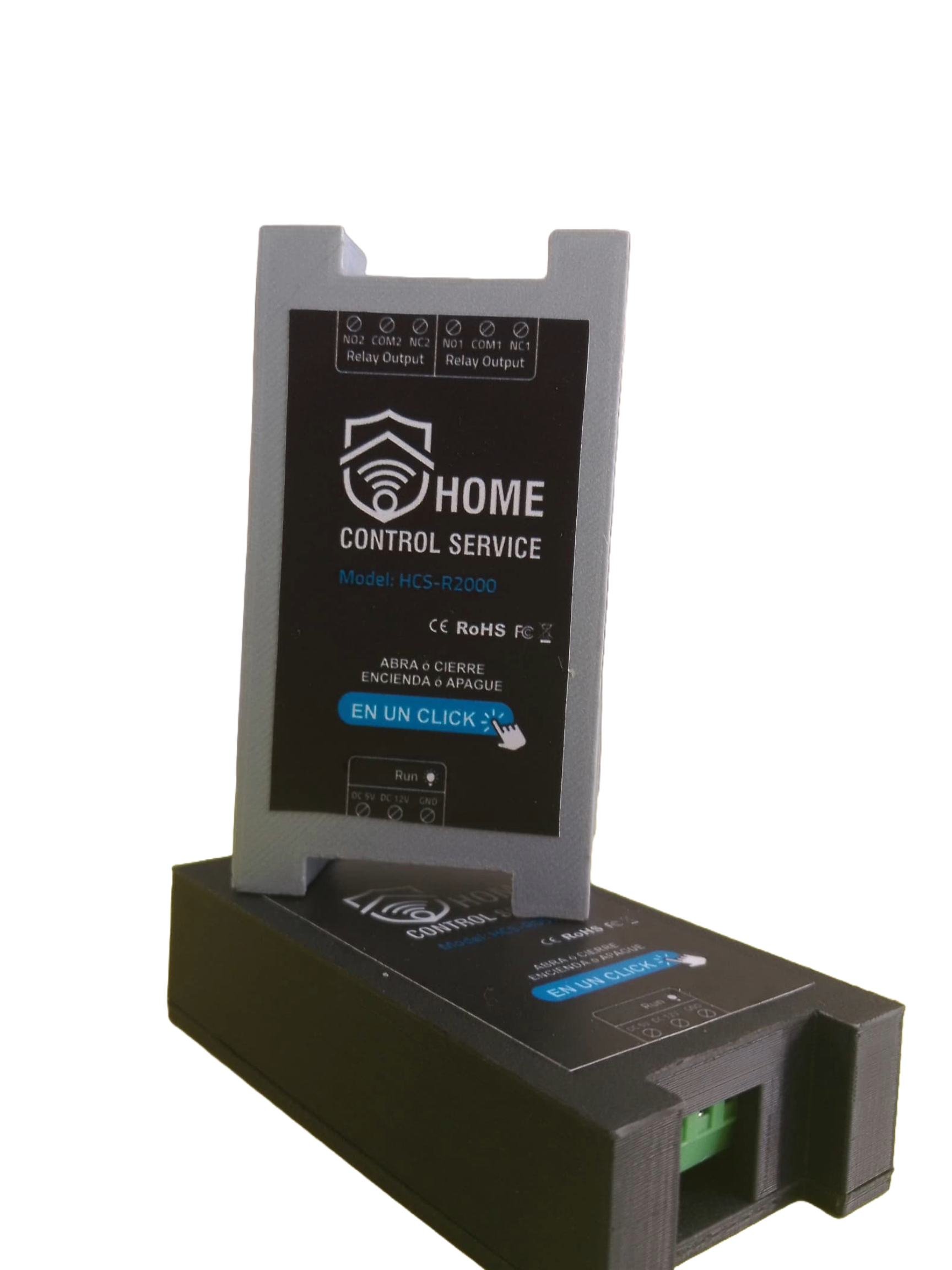 Módulo relé HCS-R2000 de HomeControl, carcasa negra con logo escudo y sellos CE, RoHS y FCC